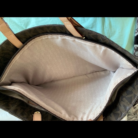 Michael Kors Signature Logo Jet Set Tote Purse - Picture 6 of 8